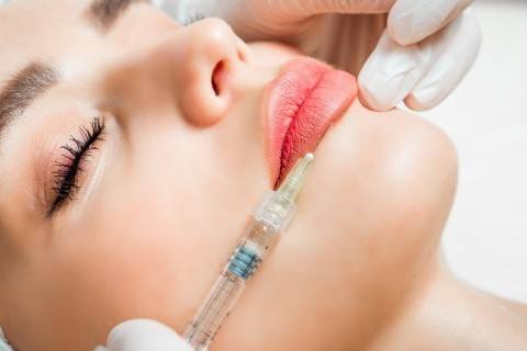 dolgu-ve-botox-uygulamalarinda-dikkat-edilmesi-gerekenler-nelerdir